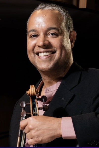 Ilmar Gavilán headshot 400x600