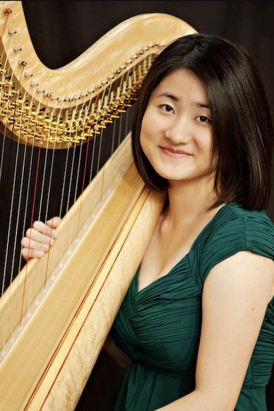 Shelly Du headshot 400x600