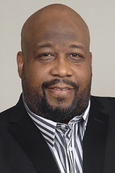 Stacey Gibbs headshot 400x600