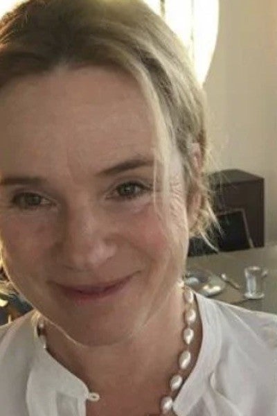 Headshot of Valerie Dillon