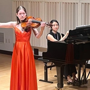 Lily Wodzisz performs in the American Viola Society Senior Solo Competition
